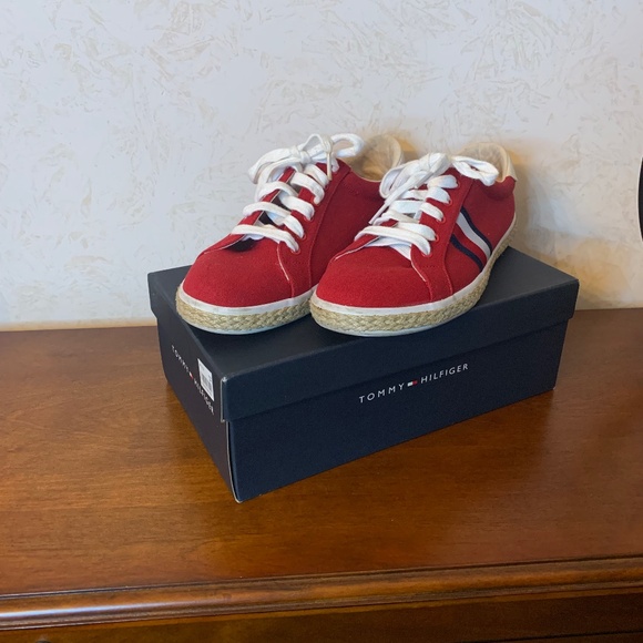 Tommy Hilfiger Women’s Red Multi Fabric Sneakers, Size 11 - Picture 1 of 9